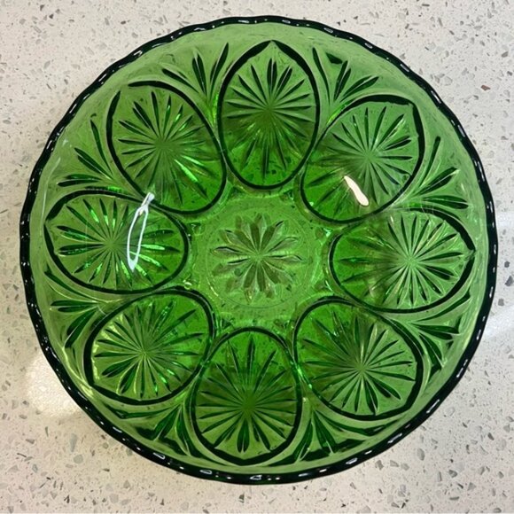 Vintage Anchor Hocking Medallion Press Cut Green Glass Large Berry Veg Bowl 8 - Picture 4 of 9
